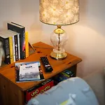 Lovely City Town House With Free Parking Sleeps 2 To 6 Guests