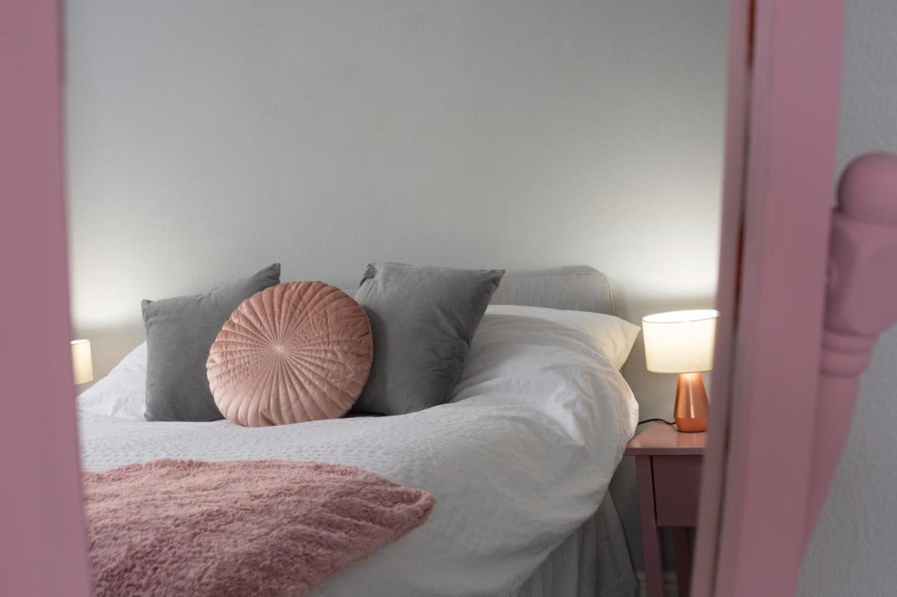 Lovely Town House With Free Parking Sleeps 2 To 6 Guests * York
