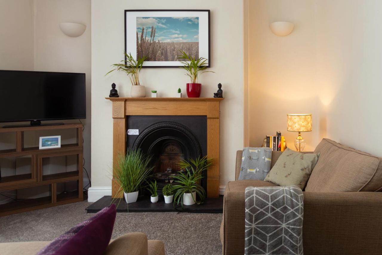 Holiday home Lovely Town House With Free Parking Sleeps 2 To 6 Guests