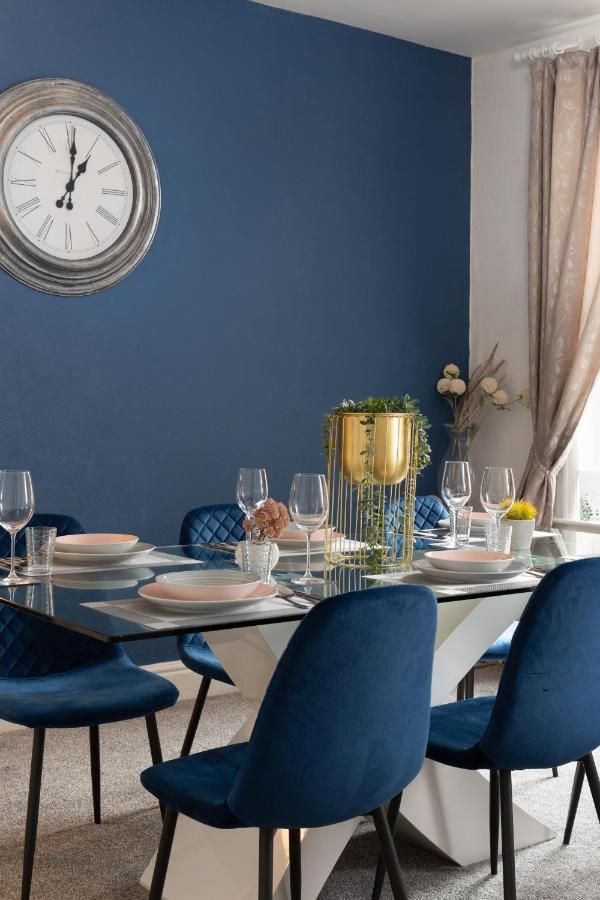 Lovely Town House With Free Parking Sleeps 2 To 6 Guests Holiday home