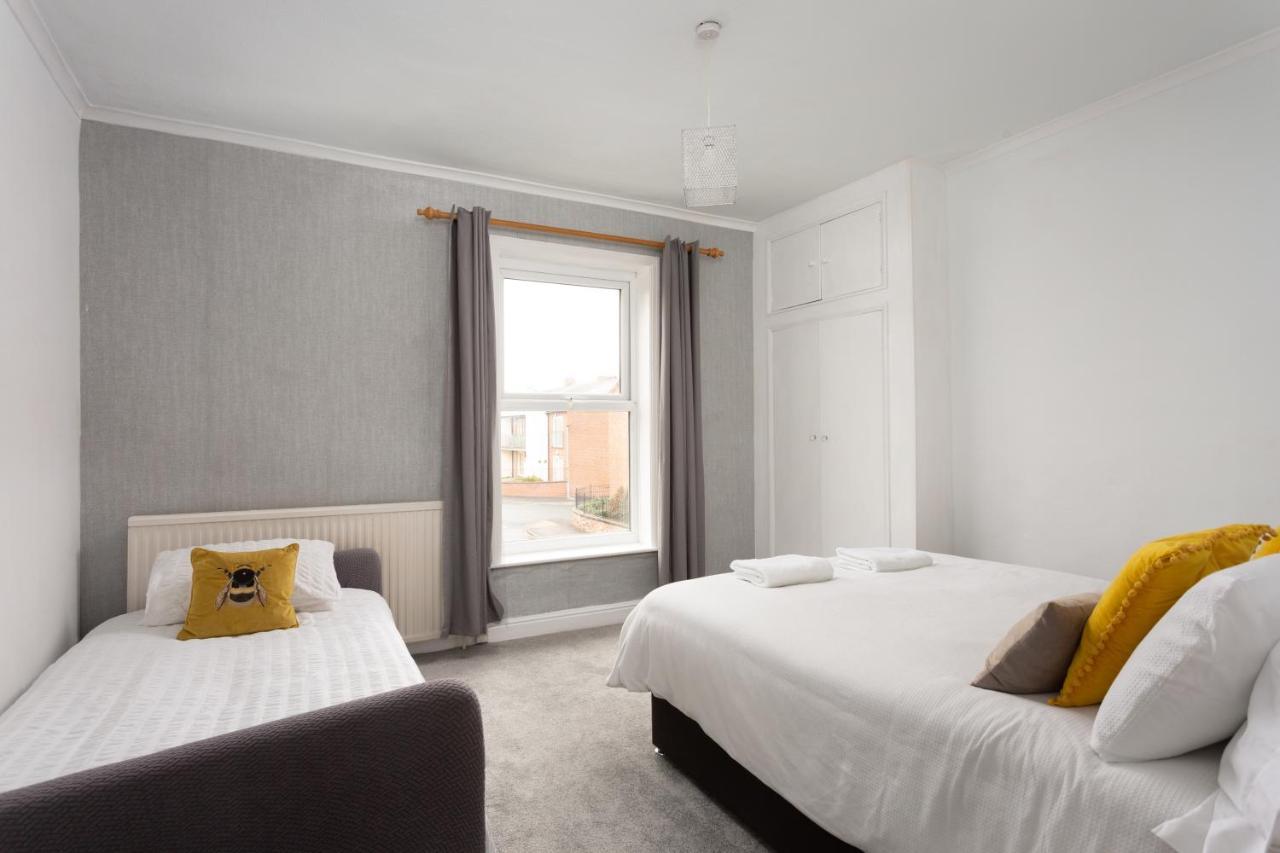 Lovely Town House With Free Parking Sleeps 2 To 6 Guests Holiday home York