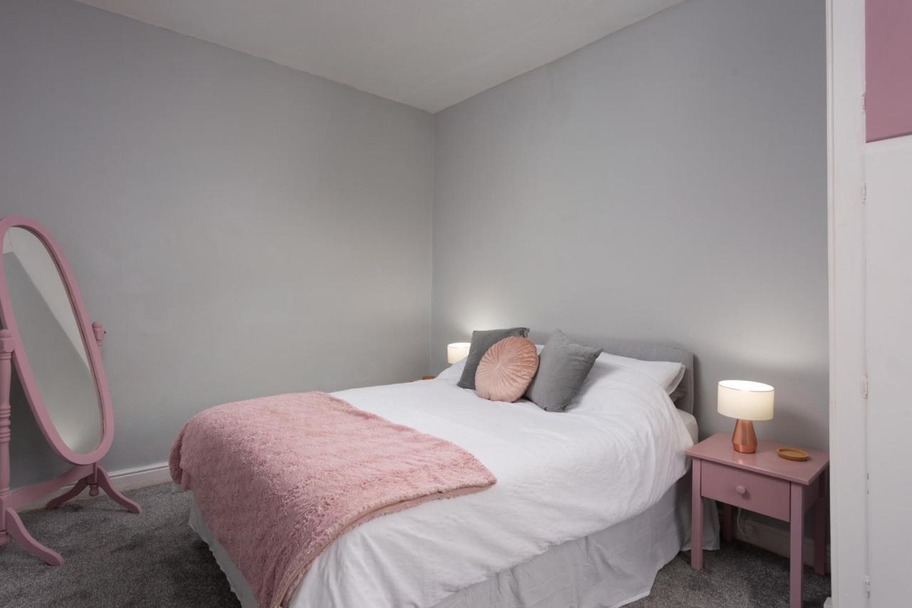 Lovely Town House With Free Parking Sleeps 2 To 6 Guests * York